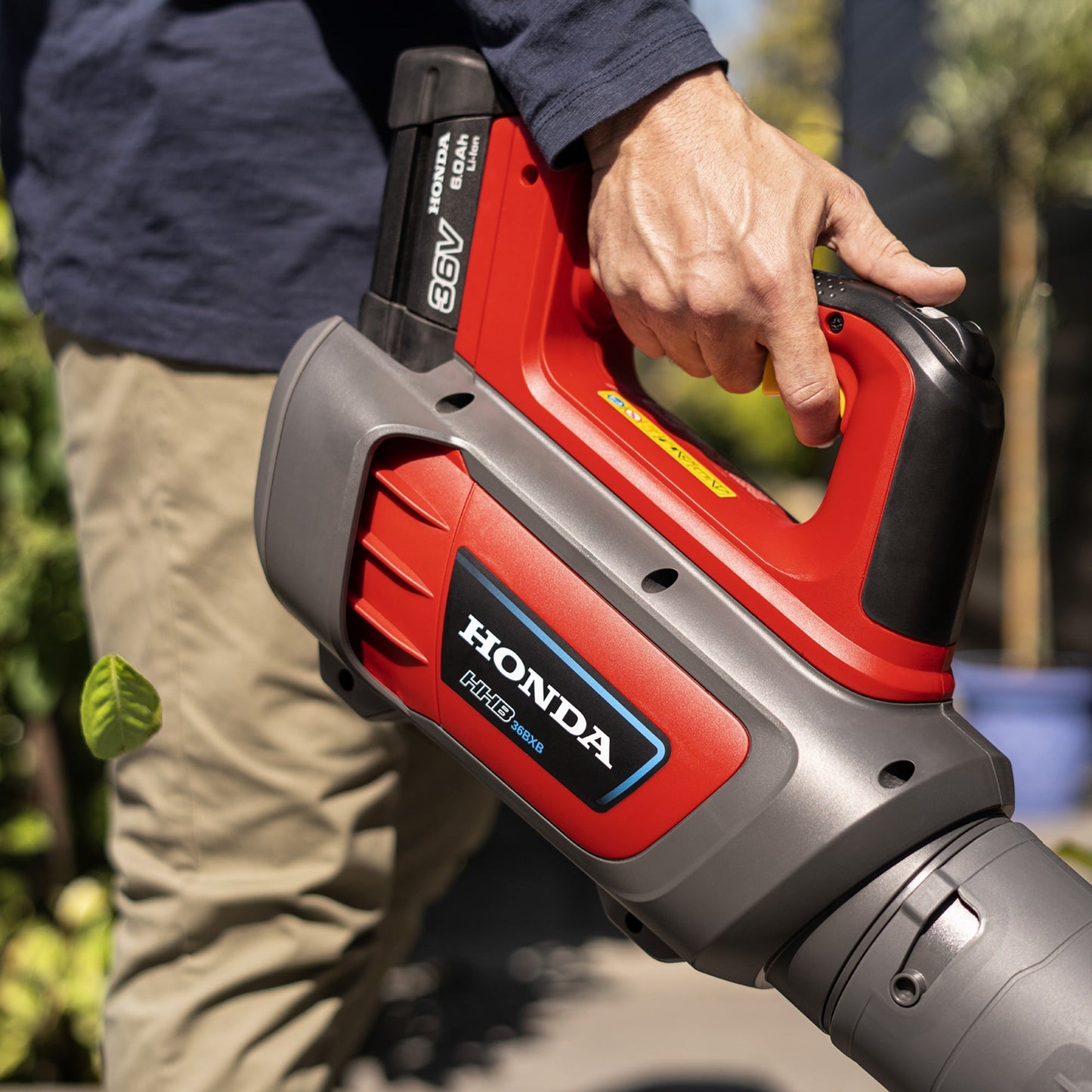 Honda Izy HRG 466 XB 46cm Cordless Lawn Mower Bundle – Cordless Blower, 6Ah Battery & Fast Charger
