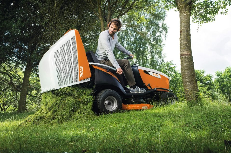 Stihl RT6112ZL 109cm (43") Hydrostatic Direct Collect Lawn Tractor