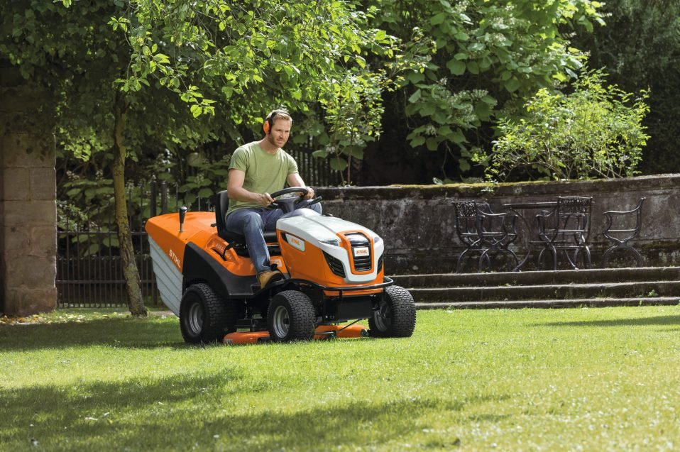 Stihl RT6127ZL 124cm (49") Hydrostatic Direct Collect Lawn Tractor