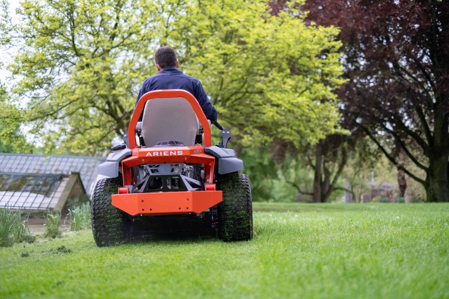 Ariens Apex 48R 122cm (48") Rear-Discharge Zero-Turn Mower