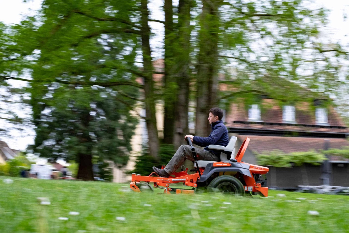 Ariens Apex 48R 122cm (48") Rear-Discharge Zero-Turn Mower