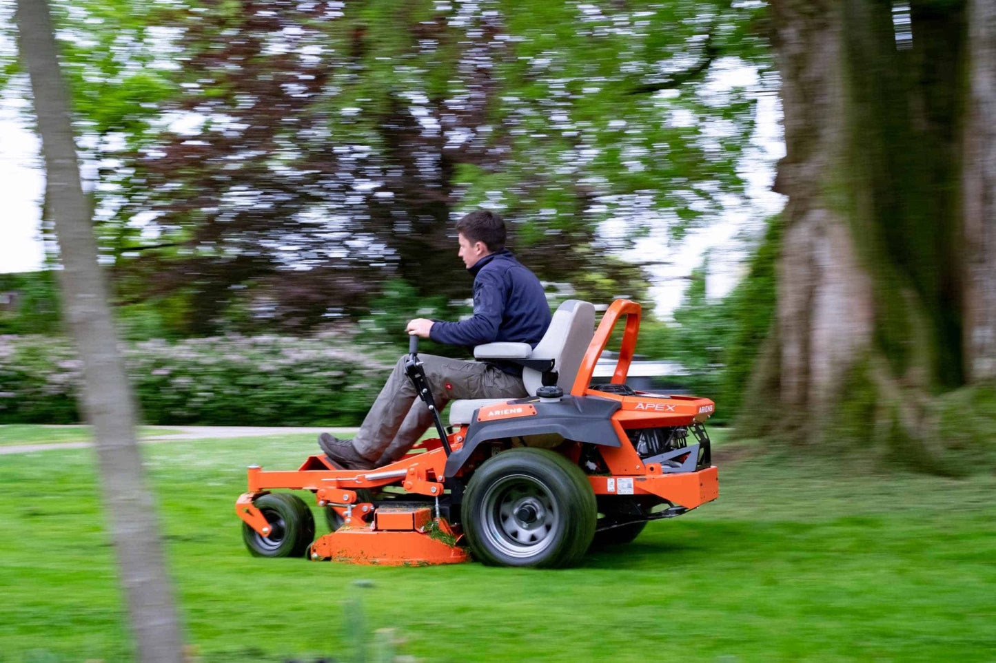 Ariens Apex 52R 132cm (52") Rear-Discharge Zero-Turn Mower