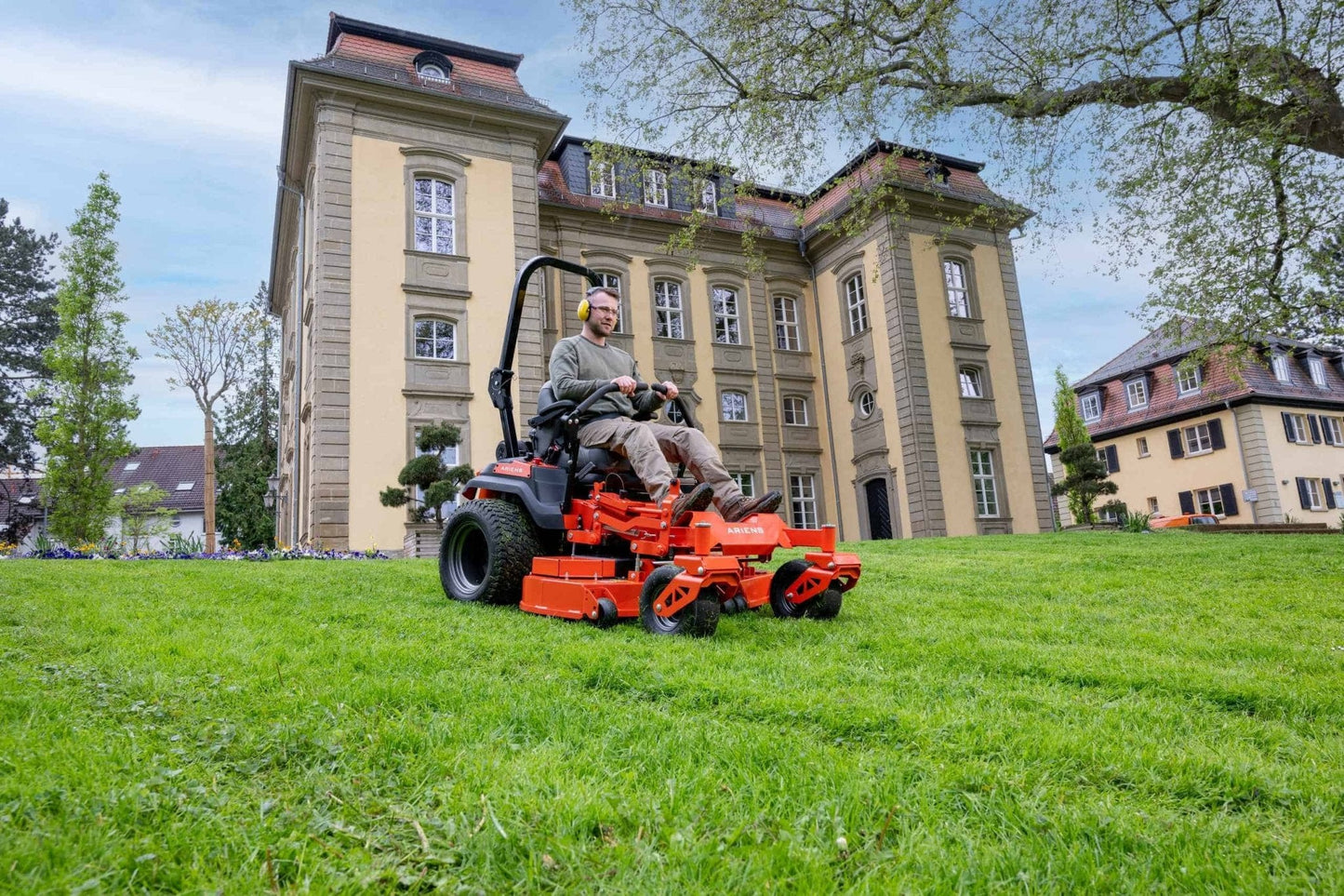 Ariens Zenith 60R 152cm (60") Rear-Discharge Zero-Turn Mower