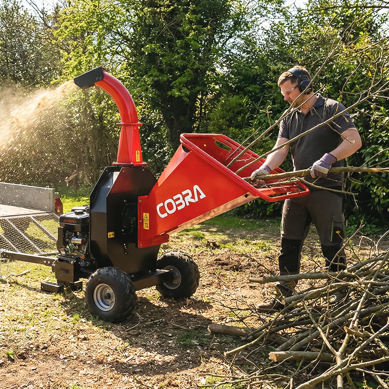 Cobra CHIP1500LE 4.5" Towable Petrol Wood Chipper