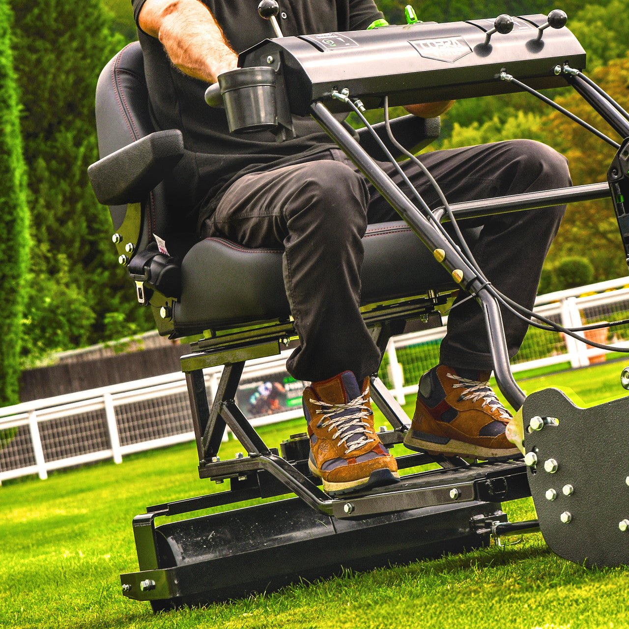 Cobra Fortis Stadium 34 Honda Cylinder Lawnmower