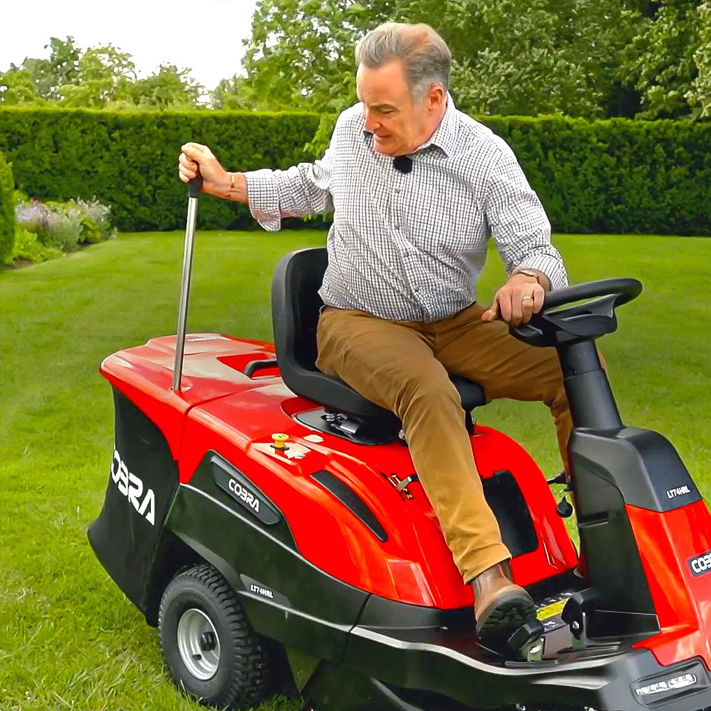 Cobra LT74HRL 29" Hydrostatic Lawn Rider