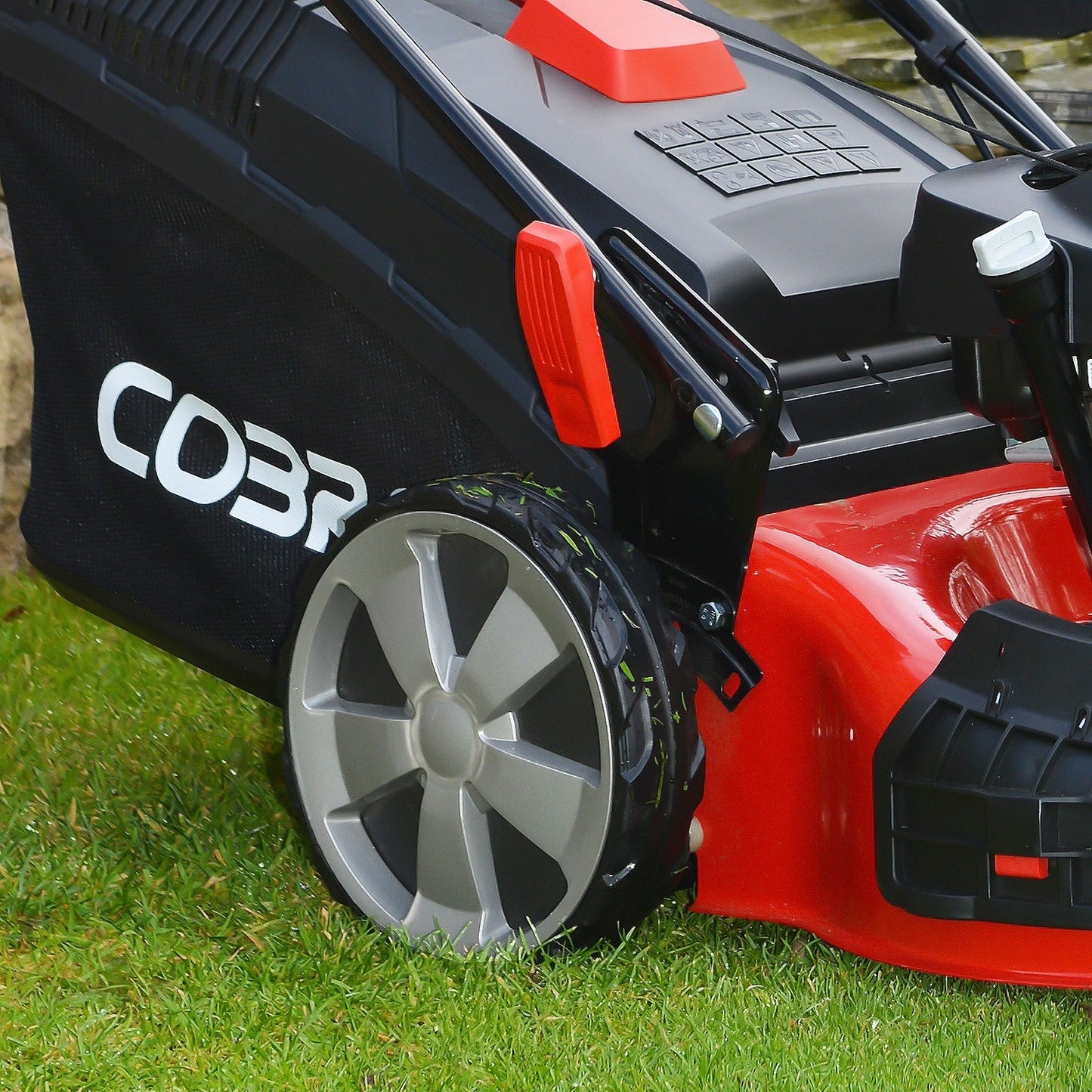 Cobra MX460SPC 18" Self-Propelled Petrol Lawnmower