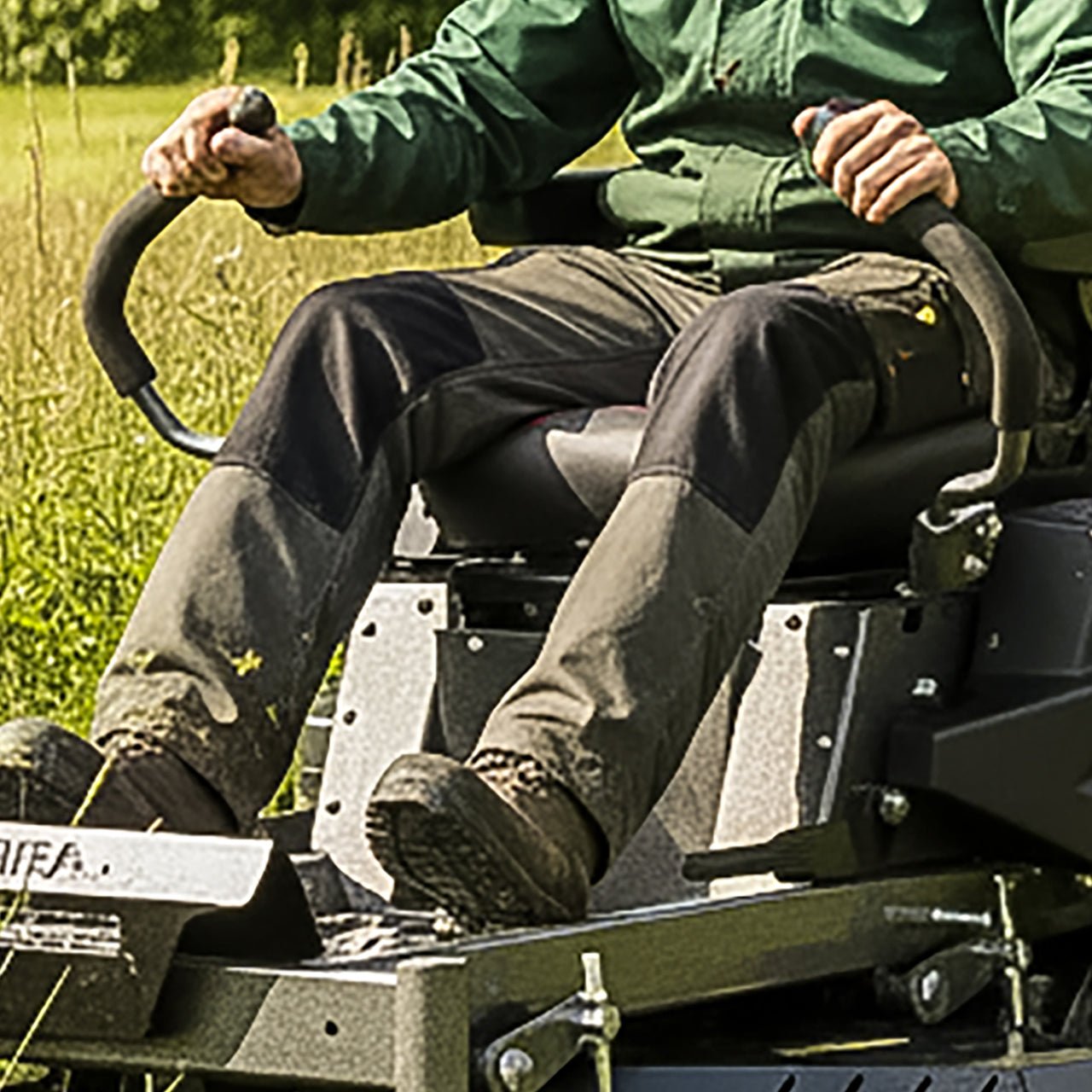 Cobra ZTR42L 42" Zero-Turn Ride-On Mower