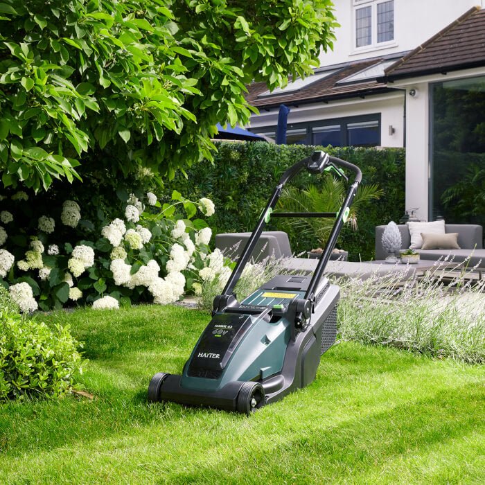 Hayter Hawk 43 AutoDrive 60V Battery Lawn Mower Kit