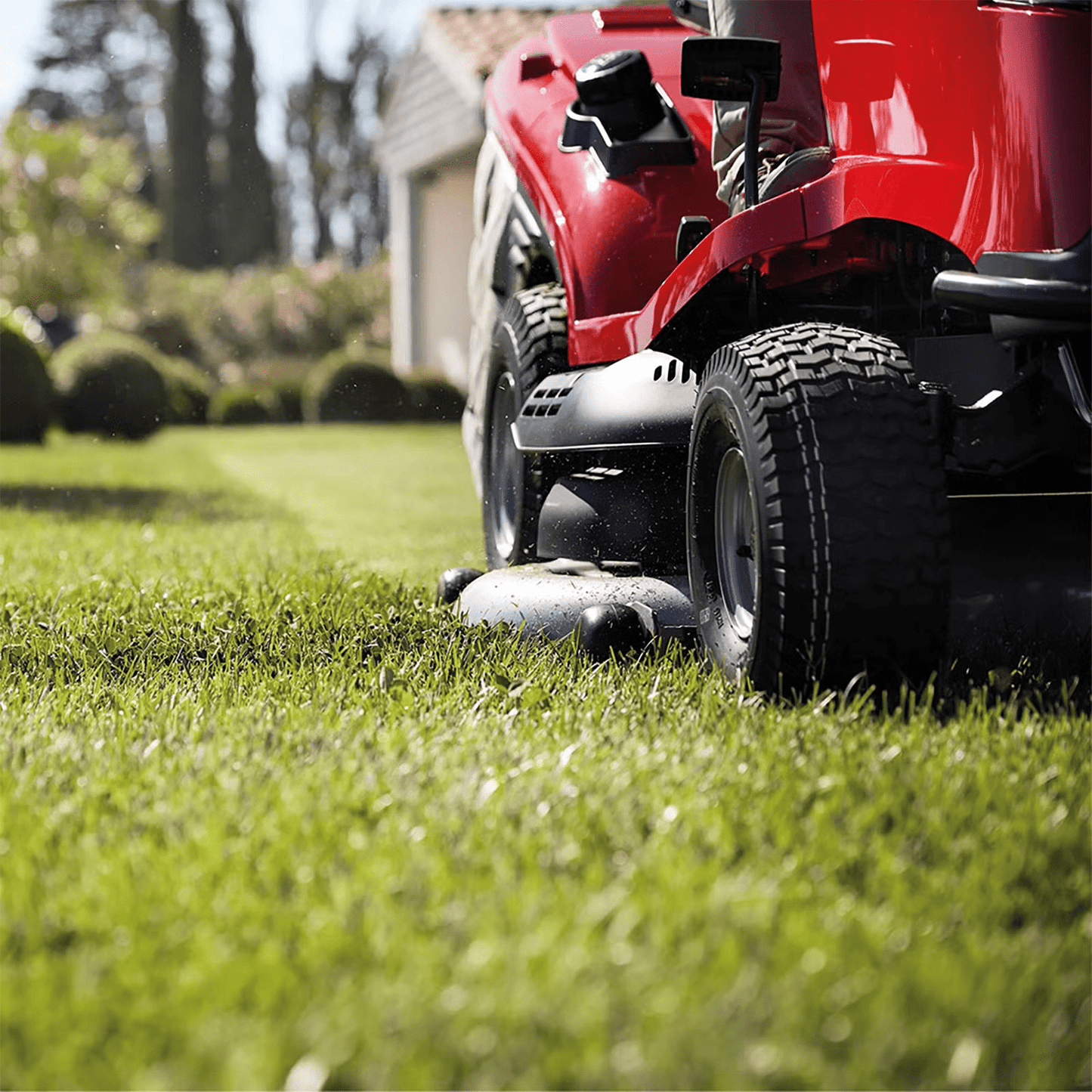 Honda HF 2625 HTE 122cm (48") Premium Lawn Tractor with Versamow Mulching and Electric Empty