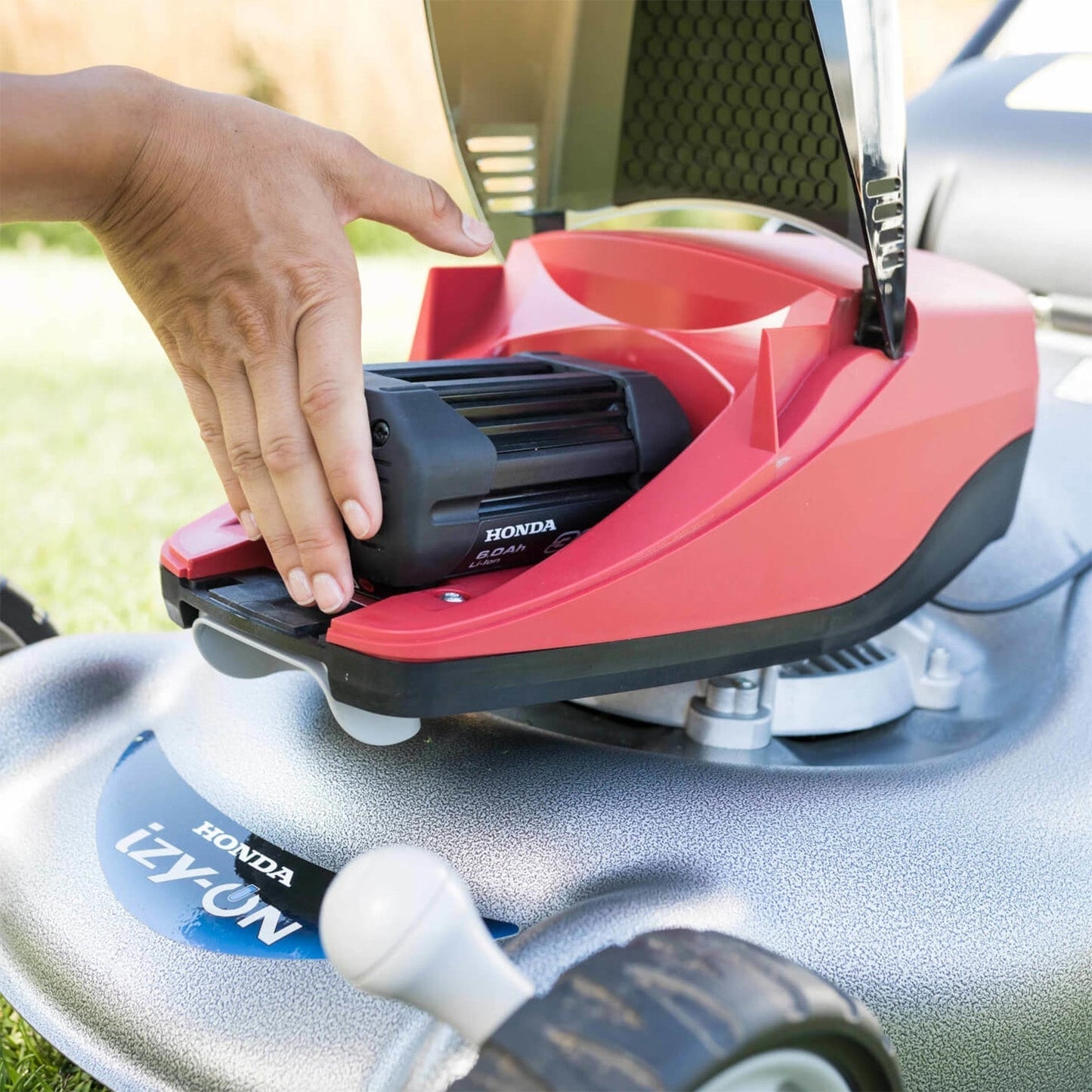 Honda Izy HRG 416 XB 41cm Cordless Lawn Mower Bundle – Lawn Trimmer, 4Ah Battery & Fast Charger