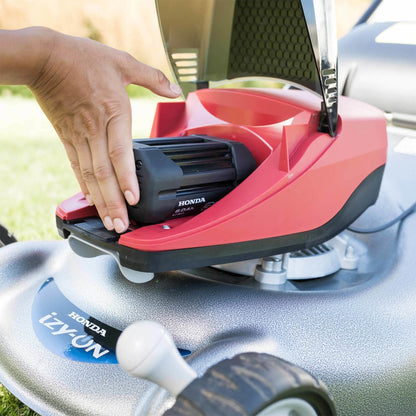 Honda Izy HRG 466 XB 46cm Cordless Lawn Mower Bundle – Cordless Blower, 6Ah Battery & Fast Charger