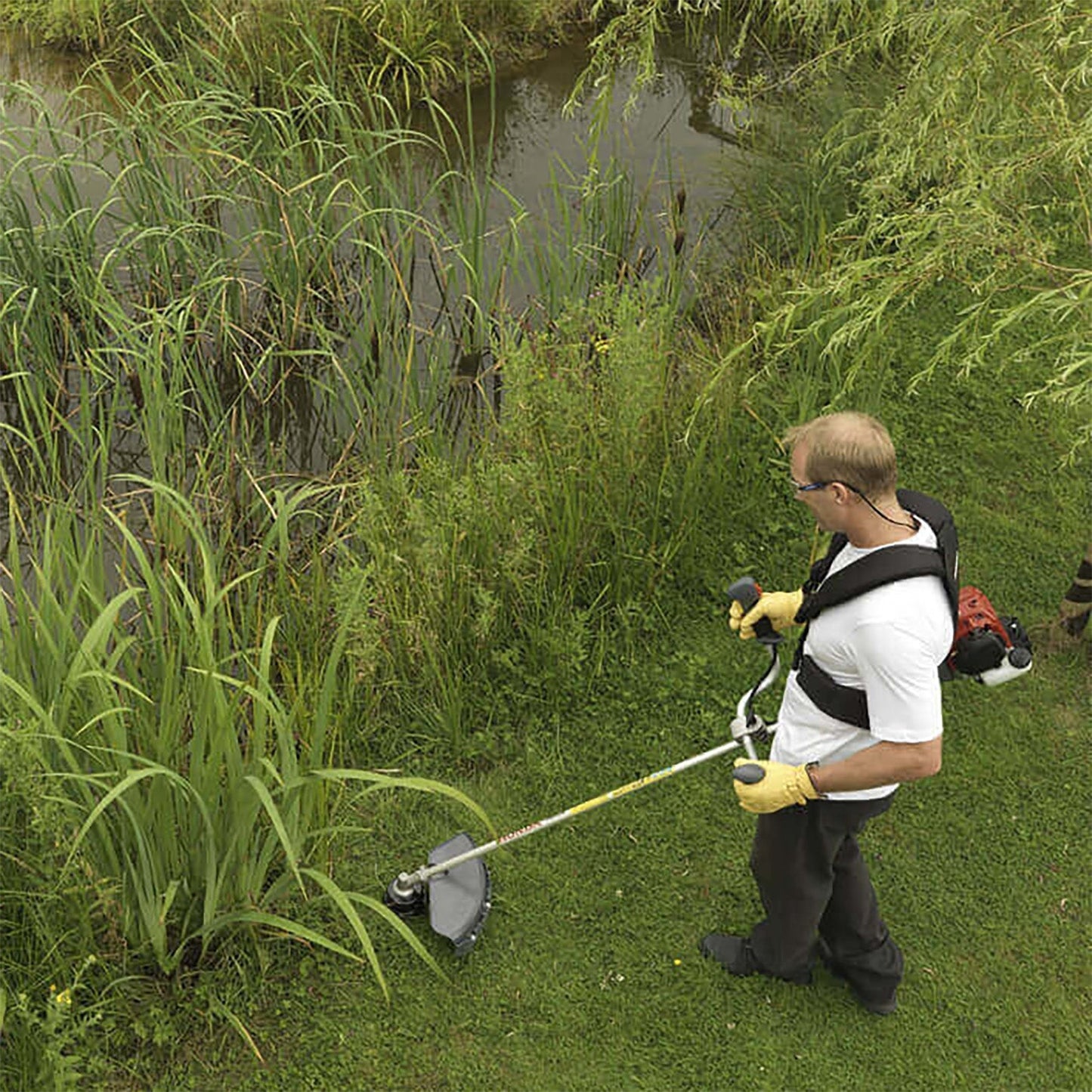 Honda UMK 425 UE 25cc 4-Stroke Petrol Brushcutter (Bike Handle)