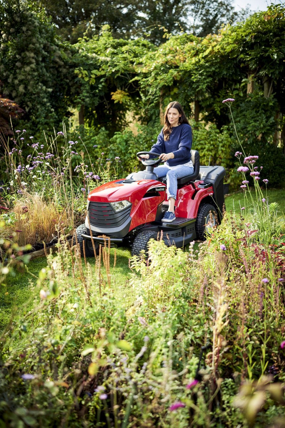 Mountfield 1330M 84cm (33") 5 Speed Rear Collect Lawn Tractor
