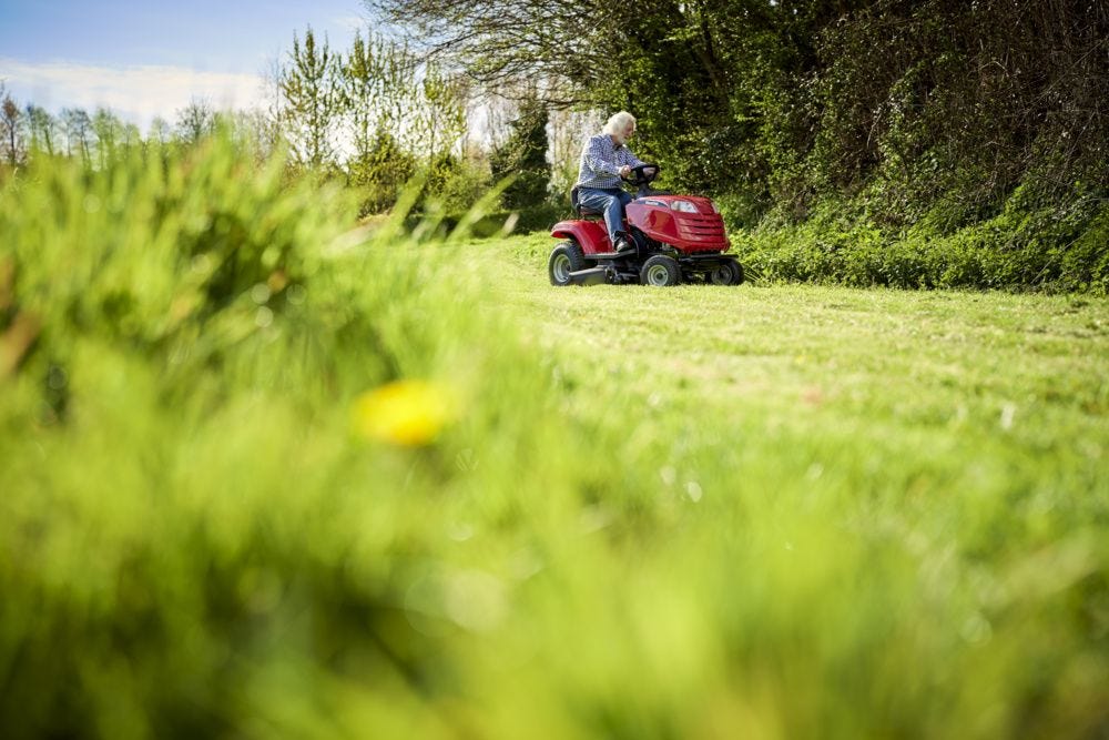 Mountfield MTF98M SD 98cm (38") 5 Speed Side Discharge Lawn Tractor
