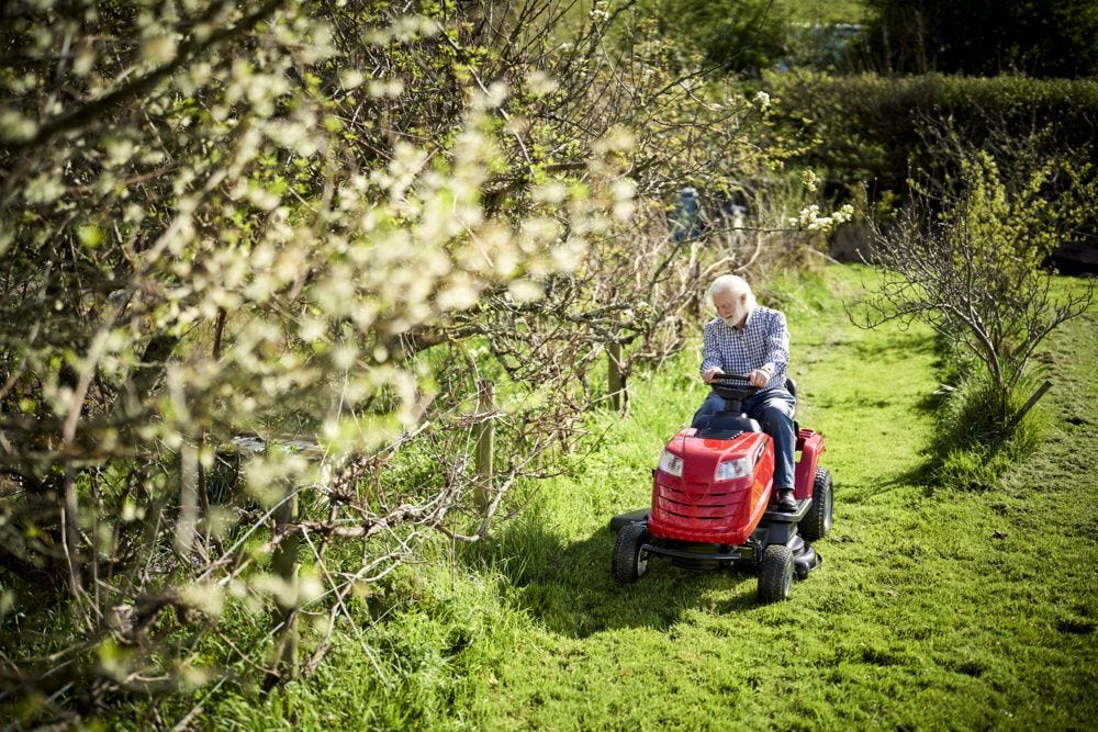 Mountfield MTF98M SD 98cm (38") 5 Speed Side Discharge Lawn Tractor